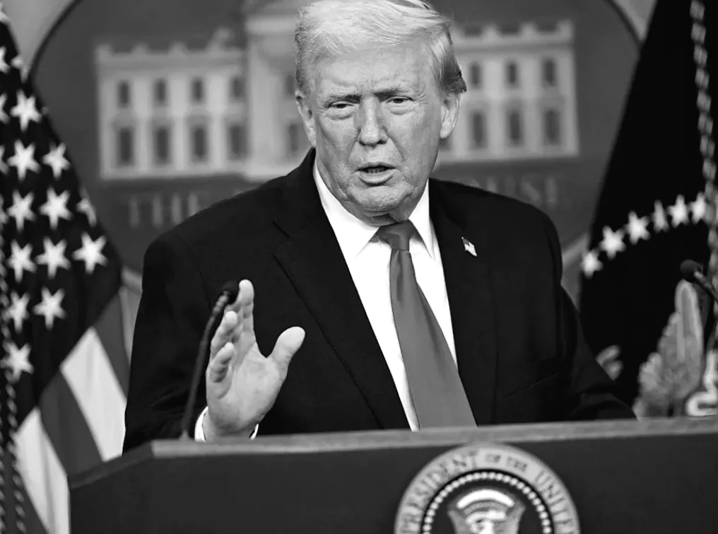 Трамп висловлює розчарування та говорить, що його команда допустила "декілька помилок" за рік у посаді