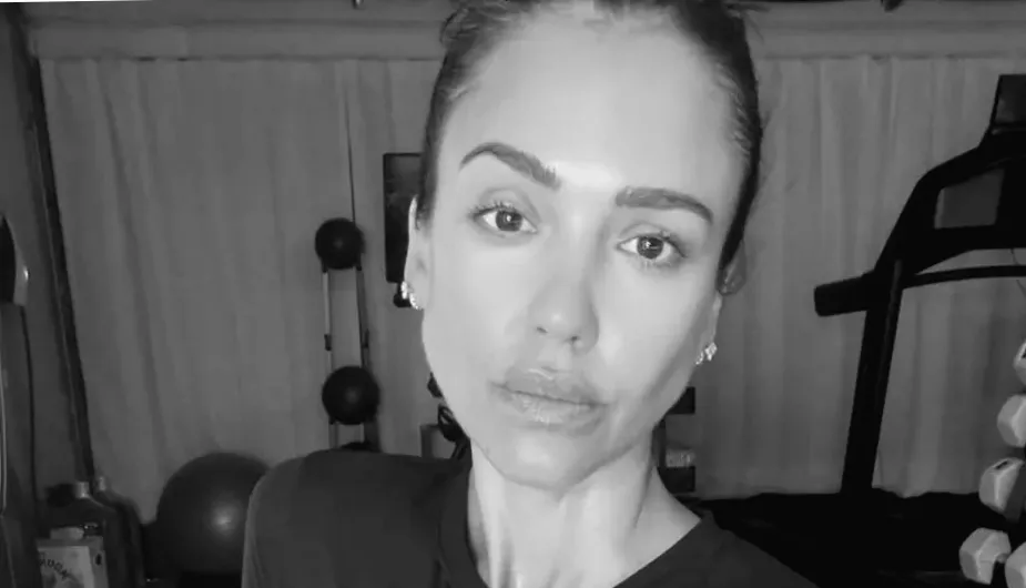 Фото в топі від Джессіки Альби виглядає неймовірно