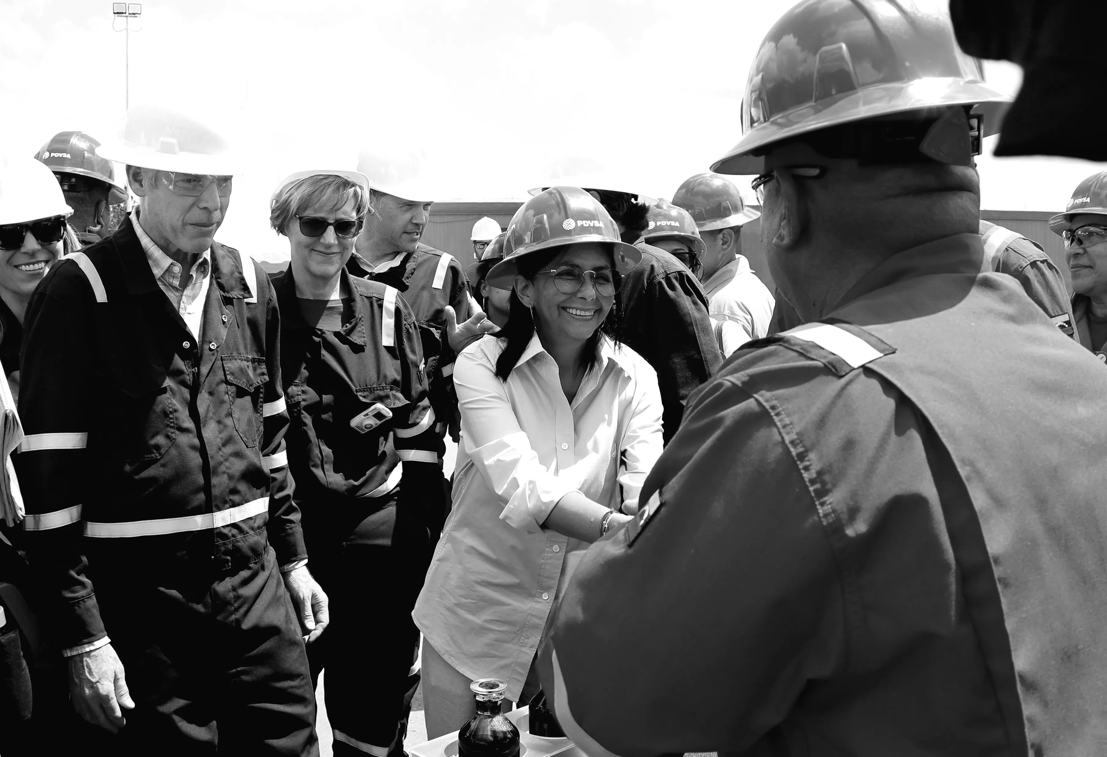 Міністр енергетики США та виконувач обов'язків президента Венесуели оглядали нафтовий комплекс у знаку покращення відносин після відстранення Мадуро.