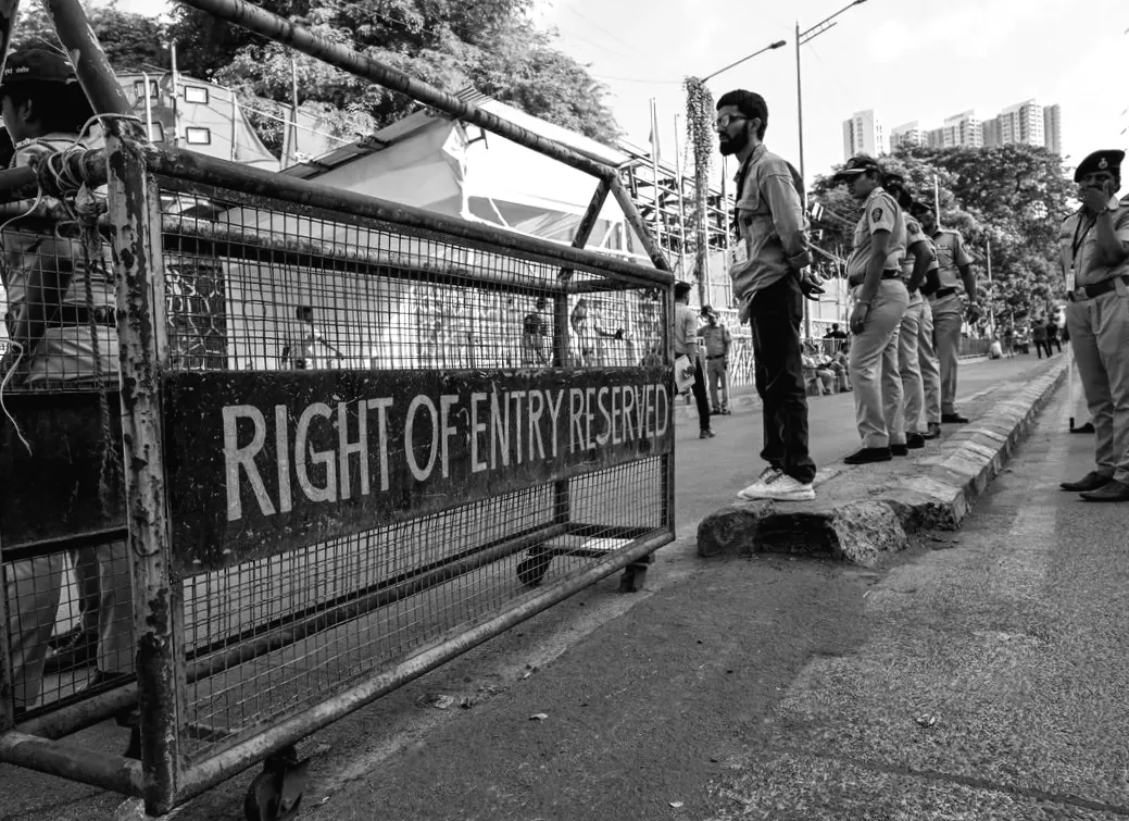 Школи закриті, тисячі евакуювали після викиду небезпечного газу на хімічному заводі в Індії