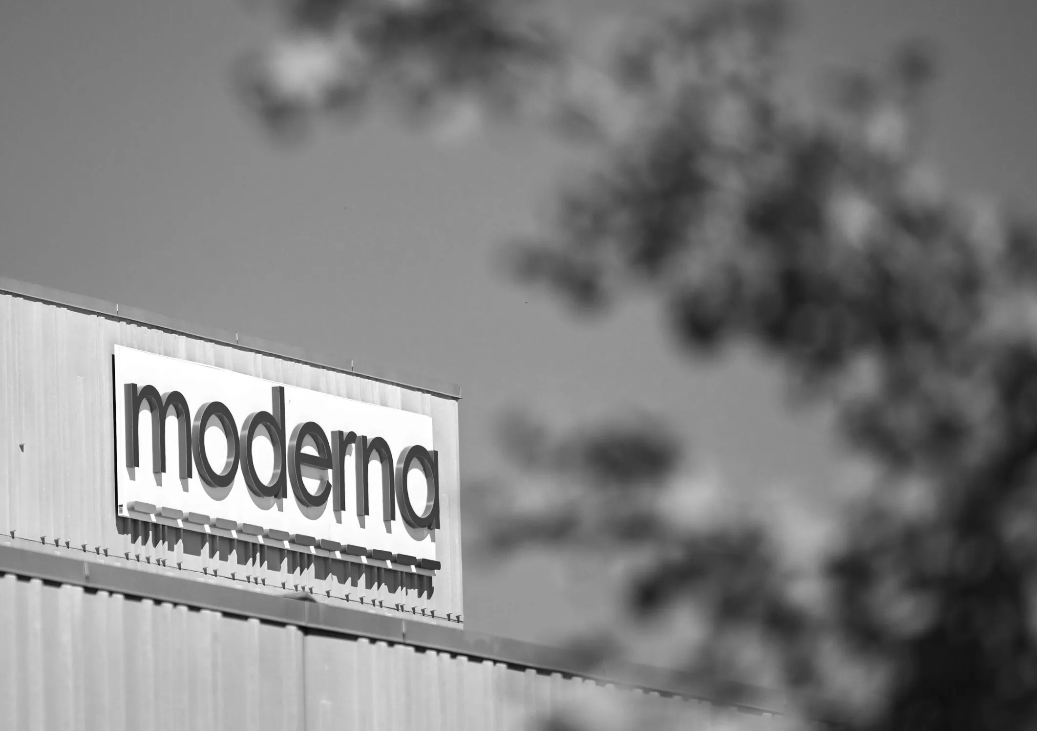 FDA відмовляється розглядати заявку Moderna на вакцину від грипу на основі mRNA, повідомляє компанія.