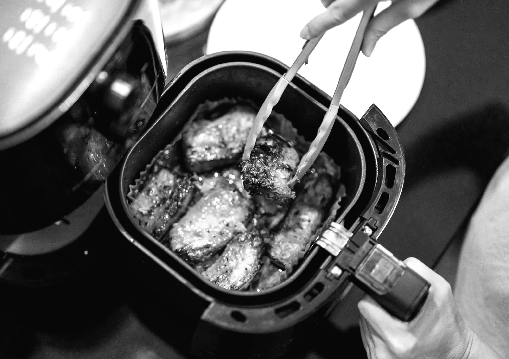 Які зміни в повітрі кухні відбуваються під час використання аерофритюрера? Вчені ретельно вивчили це.