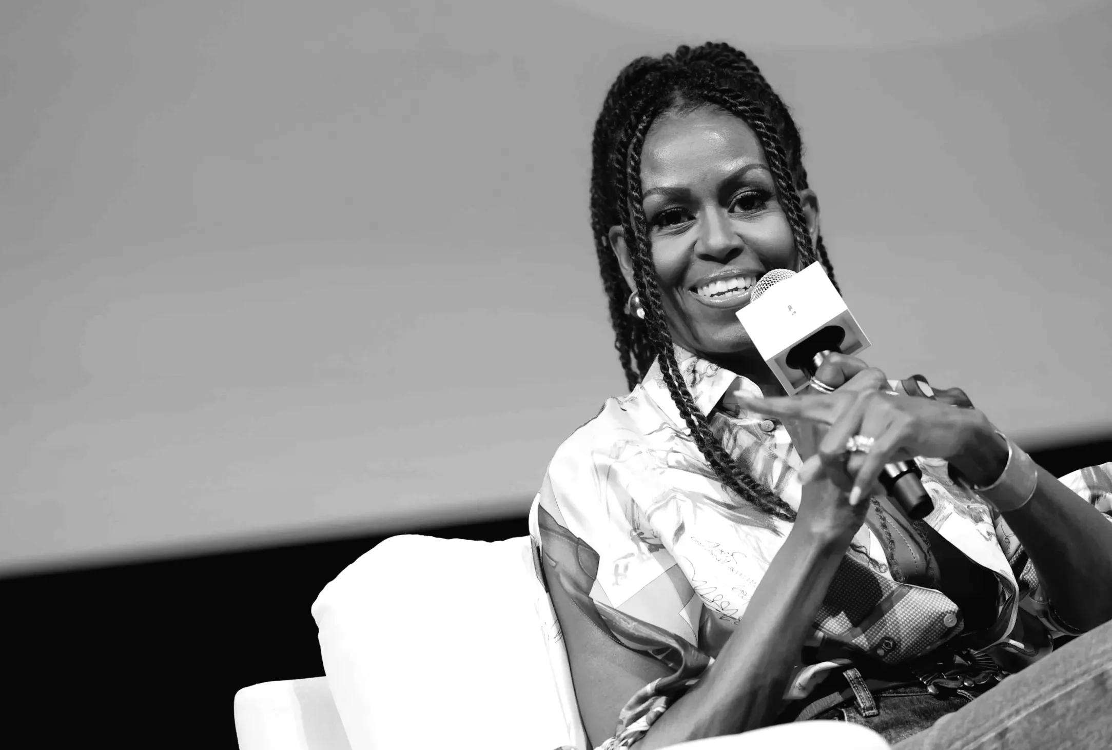 Мішель Обама святкує свій 62-й день народження в стильному образі і з несподіваним виступом "Call Her Daddy"