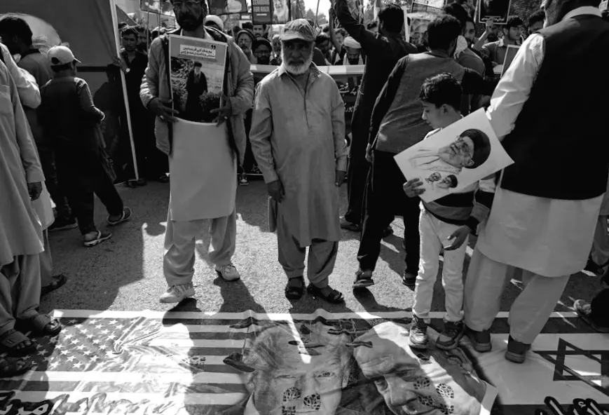 Пакистанські шиїти вимагають засудження ударів США та Ізраїлю по Ірану, після того як посольство США видало попередження про безпеку