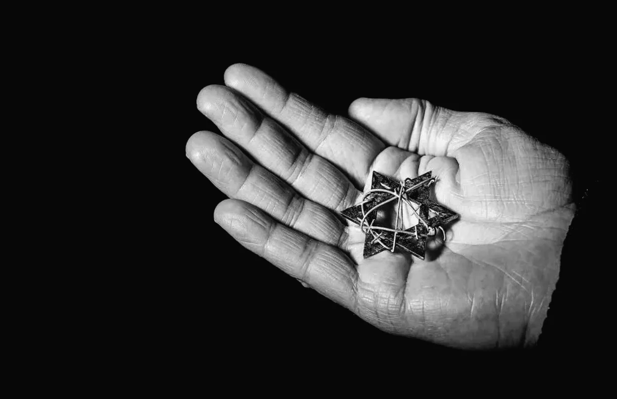 Спостереження після зникнення свідків: як привнести освіту про Голокост вдома для нового покоління