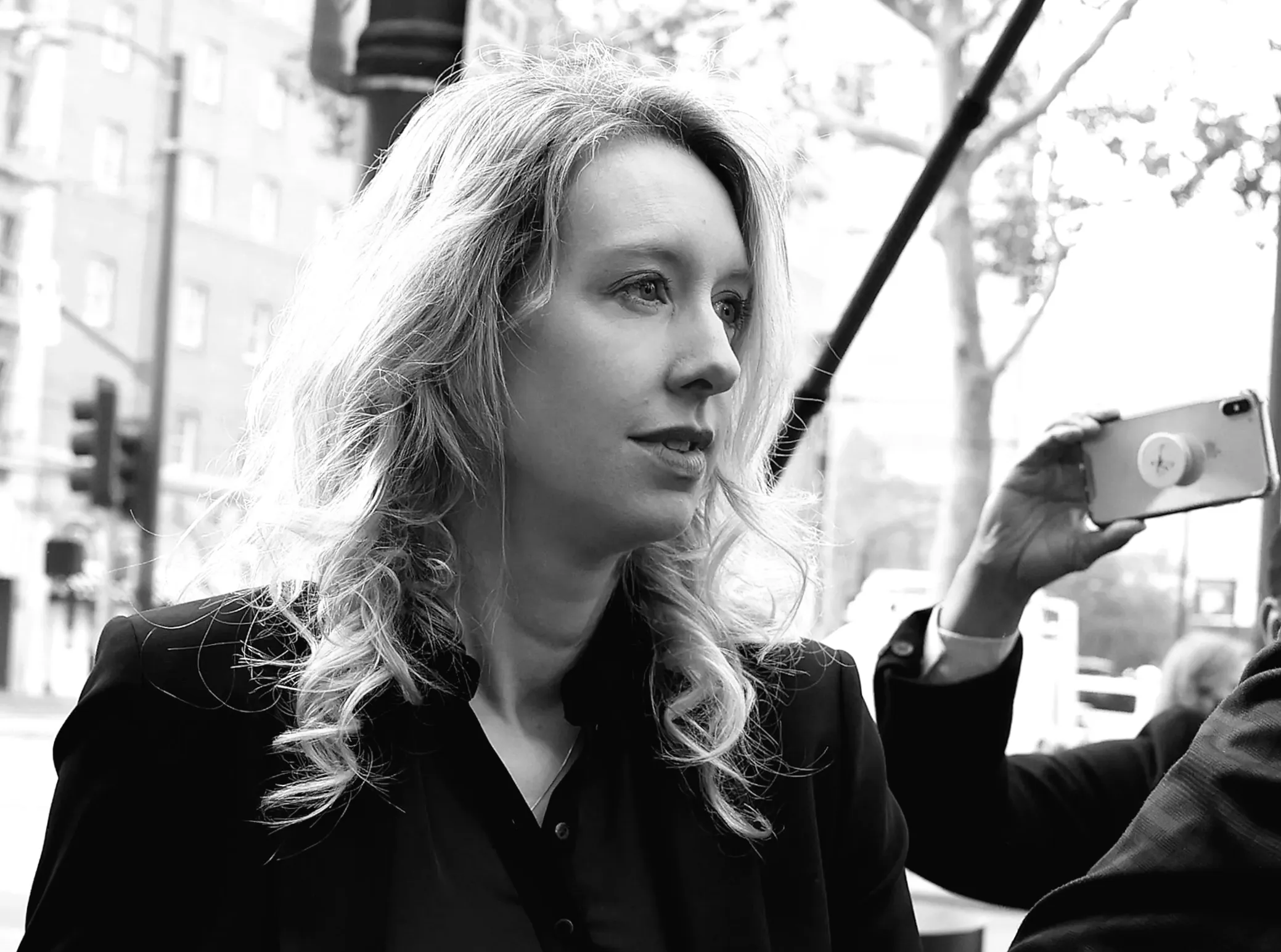 Елізабет Холмс прохає адміністрацію Трампа пом'якшити її ув'язнення