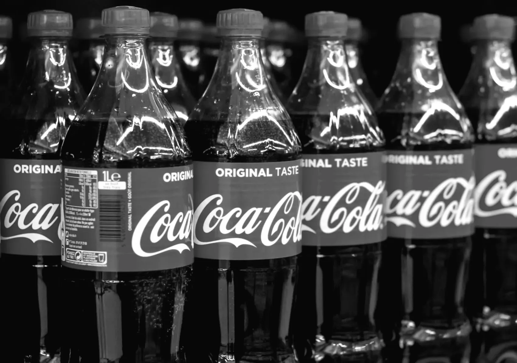 Звинувачення Coca-Cola за зв'язки з спірною галуззю: "Шкода для здоров'я наших дітей невідворотна"
