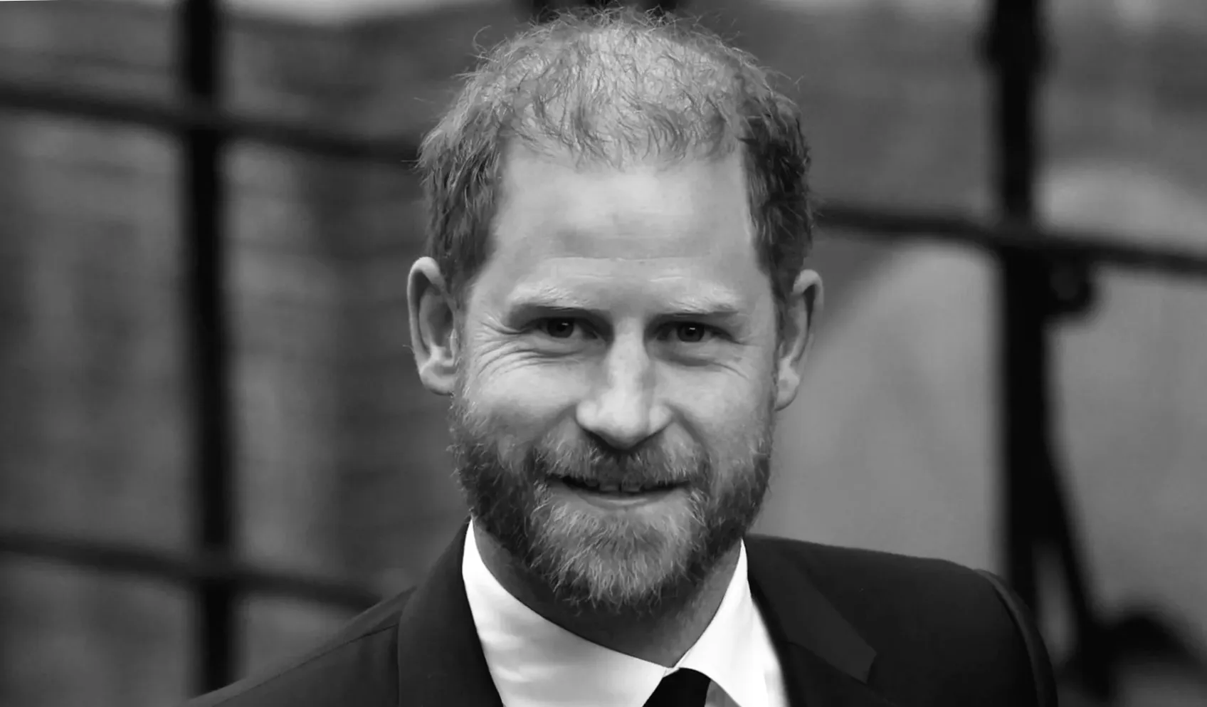 Принц Гаррі, Елтон Джон та Елізабет Герлі серед позивачів проти видавця Daily Mail на початку історичного судового процесу в Лондоні.