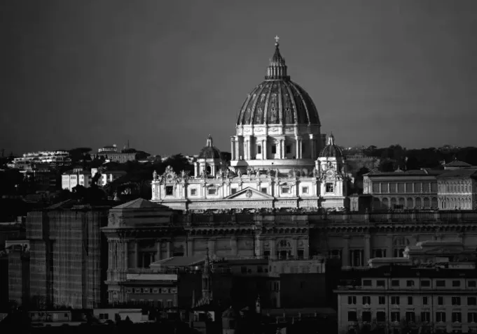 Тераса кафе відкрилася на 400-річчя Собору Святого Петра