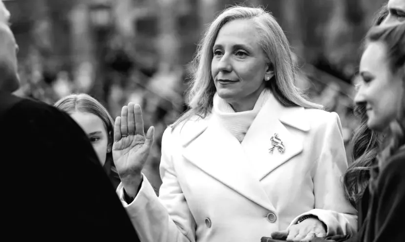 Абігейл Спенбергер стає першою жінкою-губернатором Вірджинії на історичній інавгурації