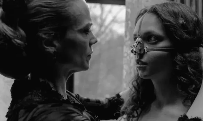 Найбільш недооцінений жахливий фільм 2025 року має кращі спецефекти гриму, ніж ви уявляли.