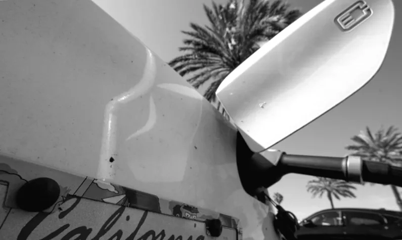 Законопроект відбирає частину коштів на зарядку для електромобілів і захищає FEMA від Трампа