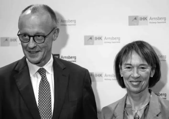 Дружина канцлера Німеччини потрапила в аварію під час поїздки на велосипеді з чоловіком.