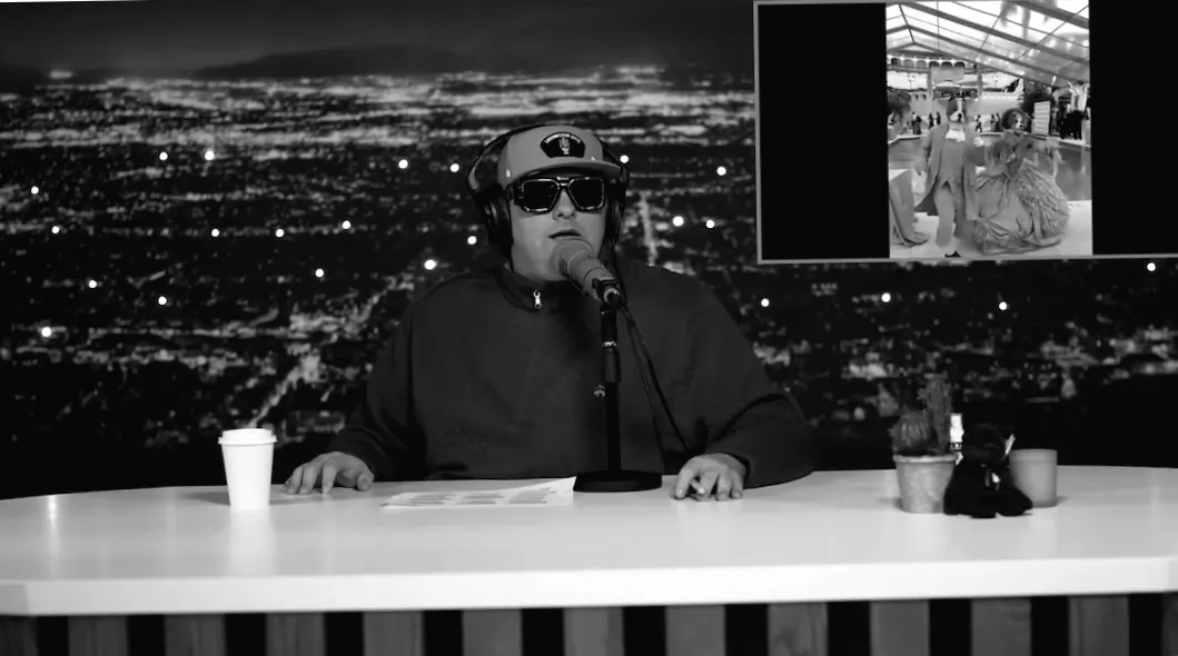 Тім Діллон розкритикував дивний вечір у масках для собак в Мар-а-Лаго Трампа: "Це буквально кінець світу"