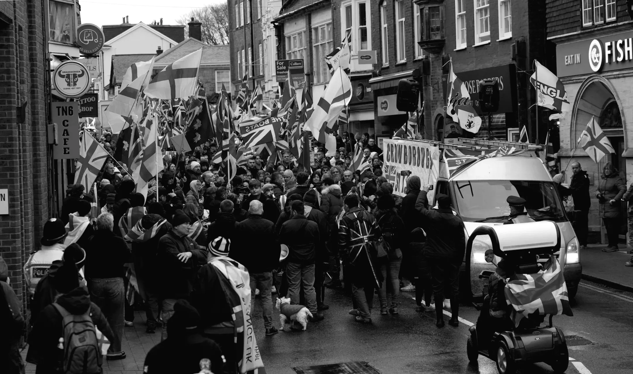 Протести через табір для біженців на колишній військовій базі