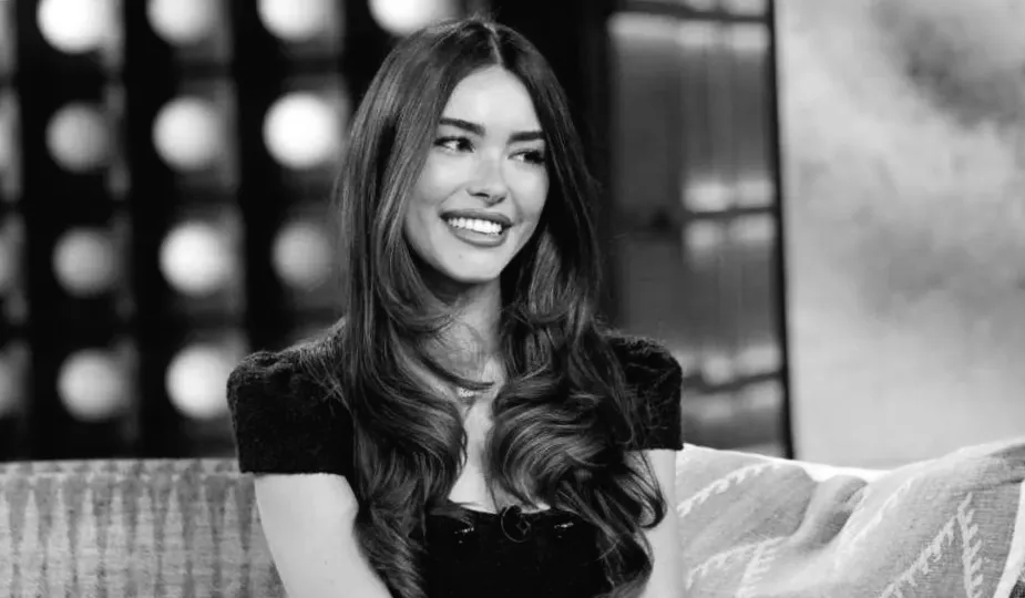 Медісон Бір показала, що прості образи можуть бути шикарними за допомогою міні-плаття.