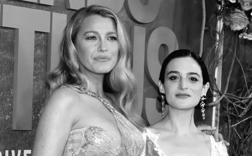 Дженні Слейт свідчить про те, що Джастін Балдоні зробив неприпустимі коментарі на зйомках фільму "Це закінчується з нами"