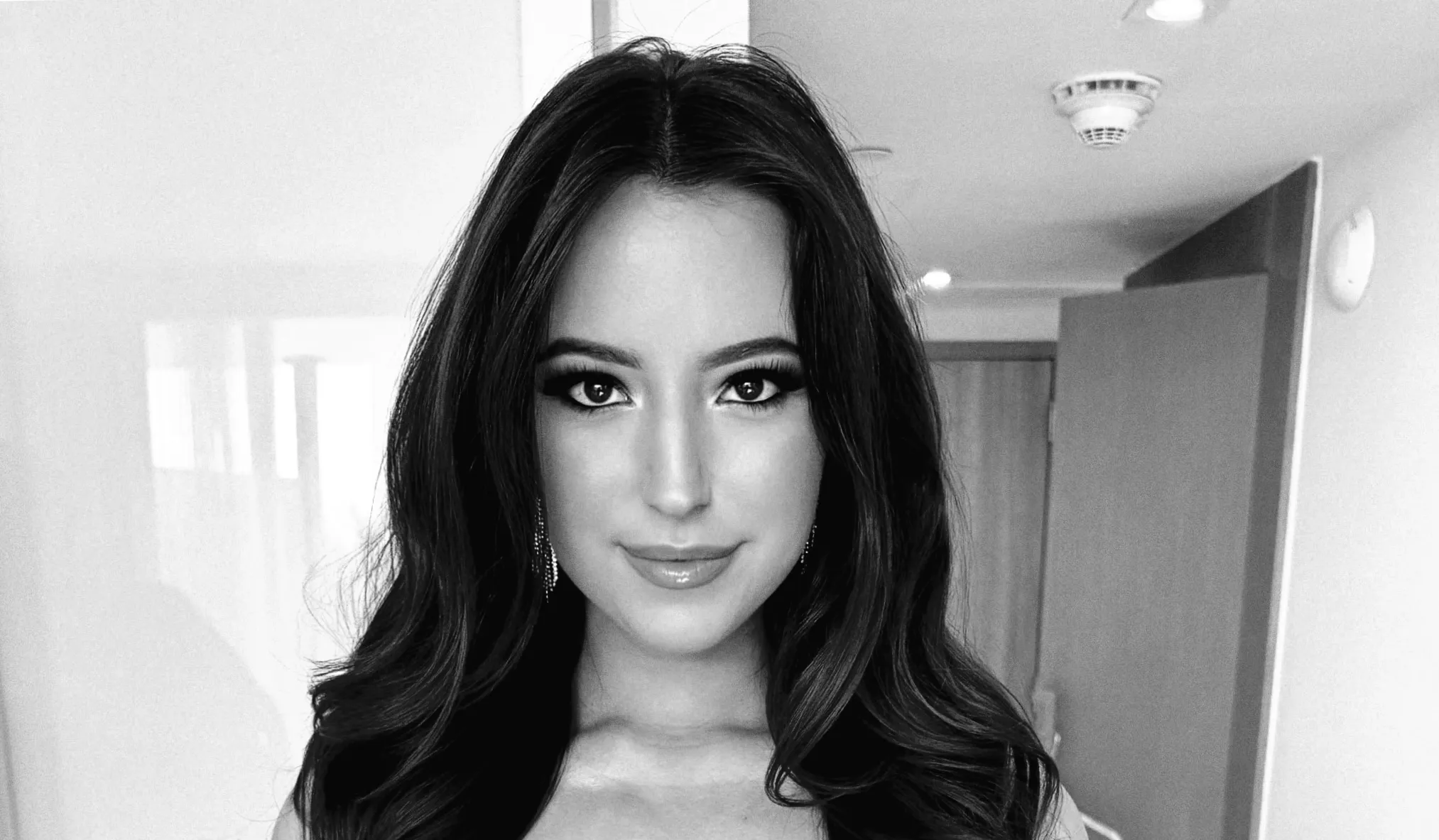 Мати дитини Ілона Маска підає на xAI через знущання Гроком