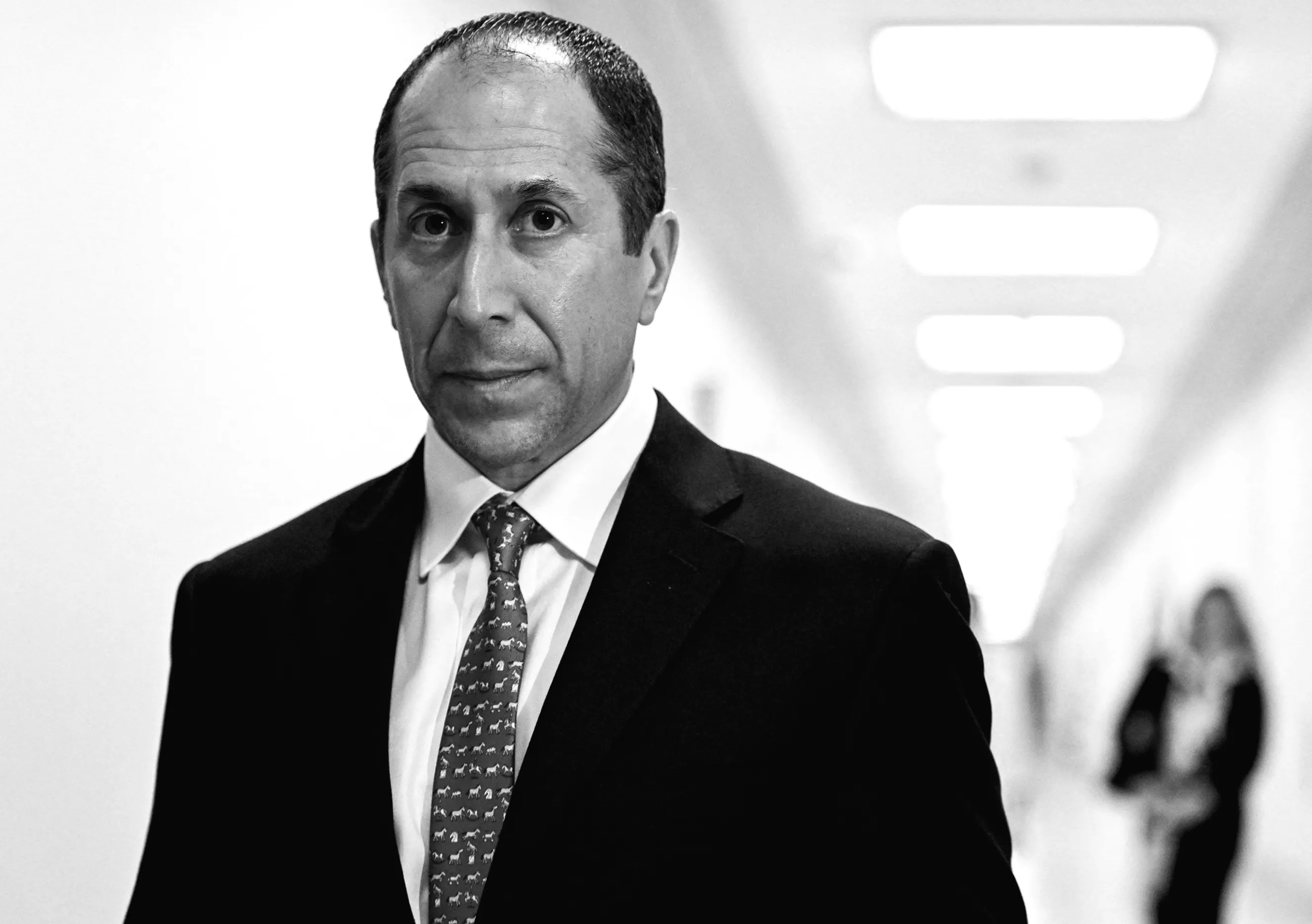 Бухгалтер Епштейна відповідає на запитання від комітету з питань нагляду за діяльністю в дослідженні пізнього злочинця.