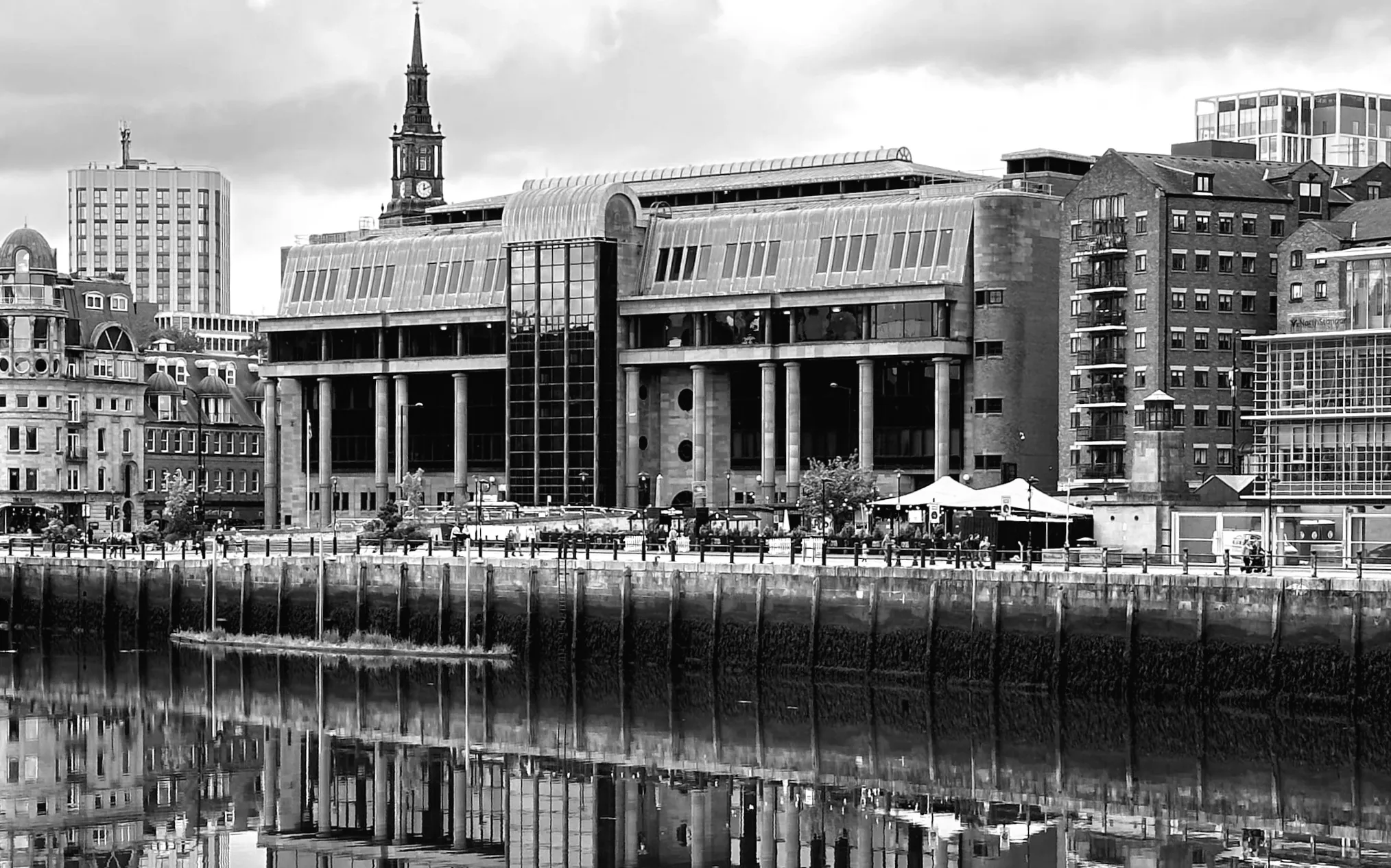 Чоловік, якому звинувачують у зараженні, стверджує, що чоловік хотів сексу з ВІЛ-інфікованим.