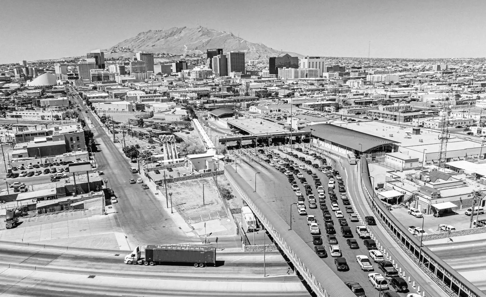 FAA закриває повітряний простір над Ель-Пасо через "особливі причини безпеки"