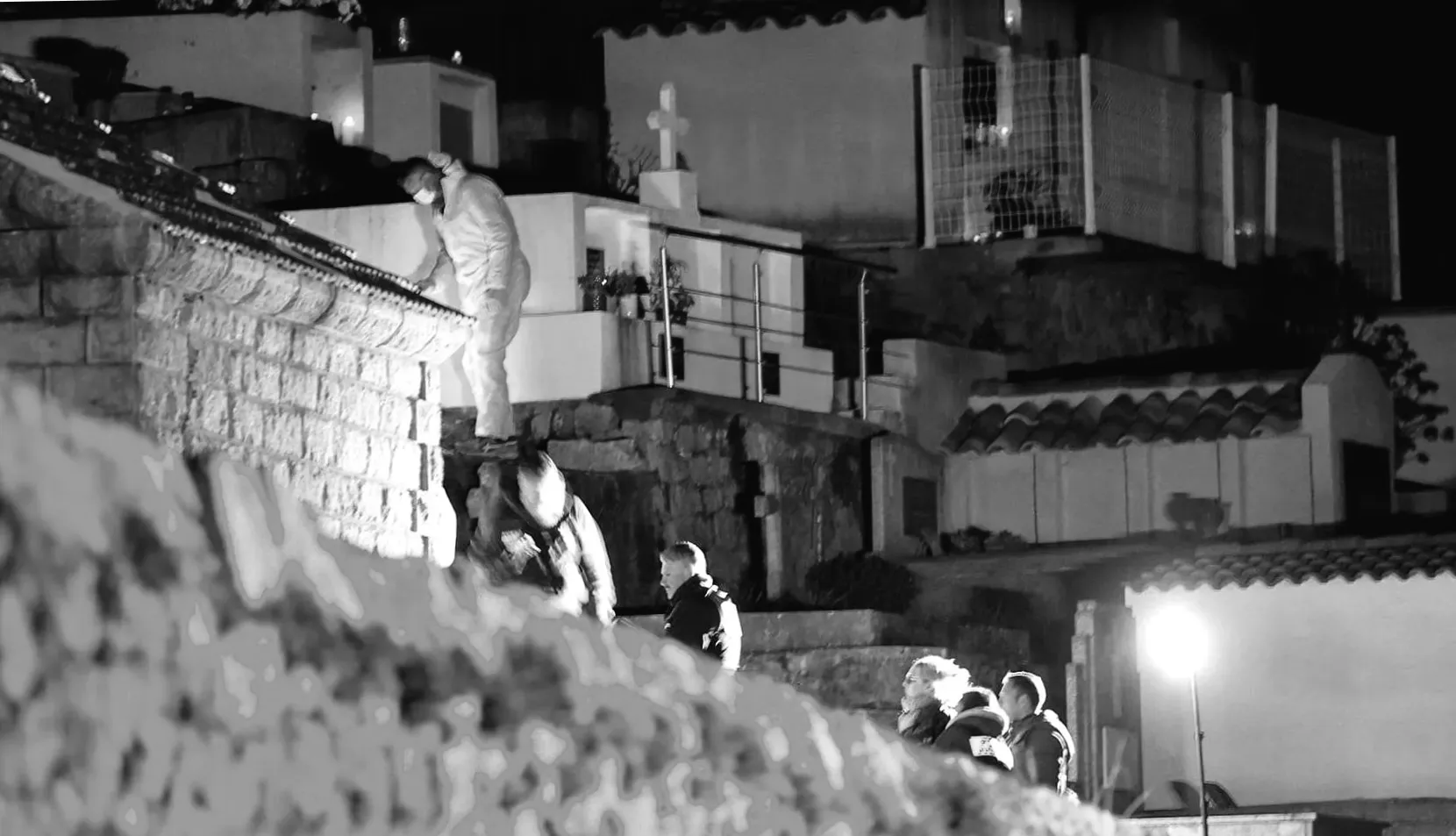 Жорстоке вбивство на похоронах шокує ідилічний французький острів