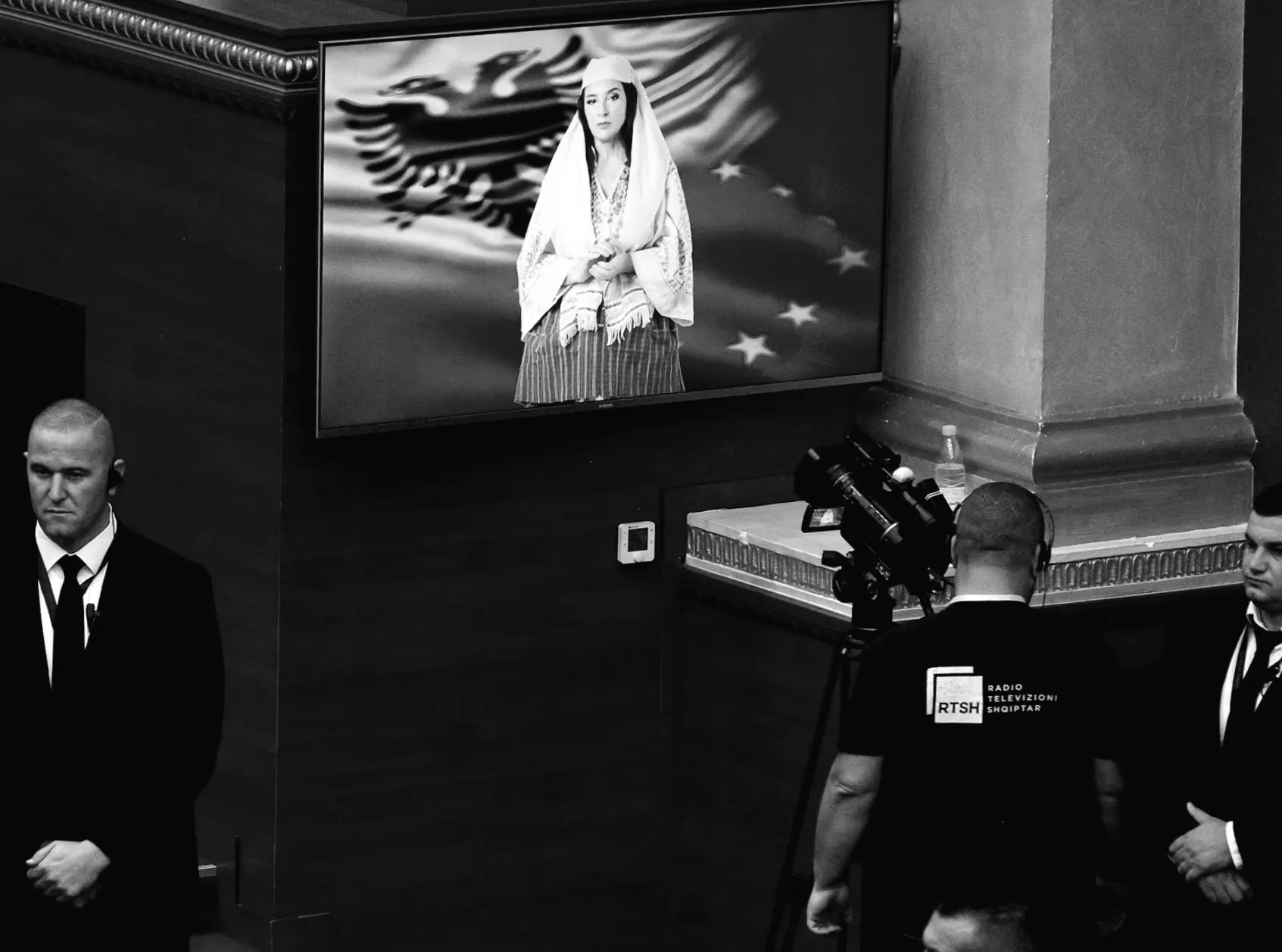 Актор подає позов, щоб зупинити використання його зображення урядом Албанії для "AI міністра"