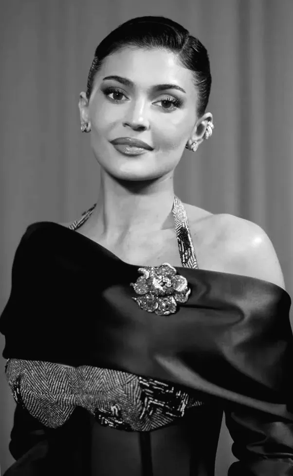 Кайлі Дженнер критикують за "необачне" просування вірусного "вирізання желе", яке порівнюють з "корейським Оземпіком"