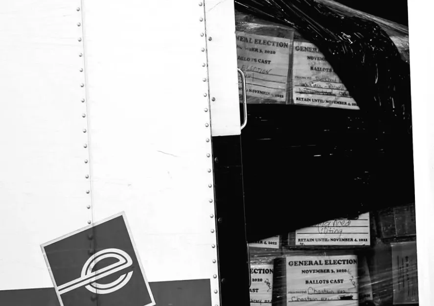 FBI проводить обшуки в офісі виборів округу Фултон у пошуках бюлетенів 2020 року. Ось що ми знаємо.