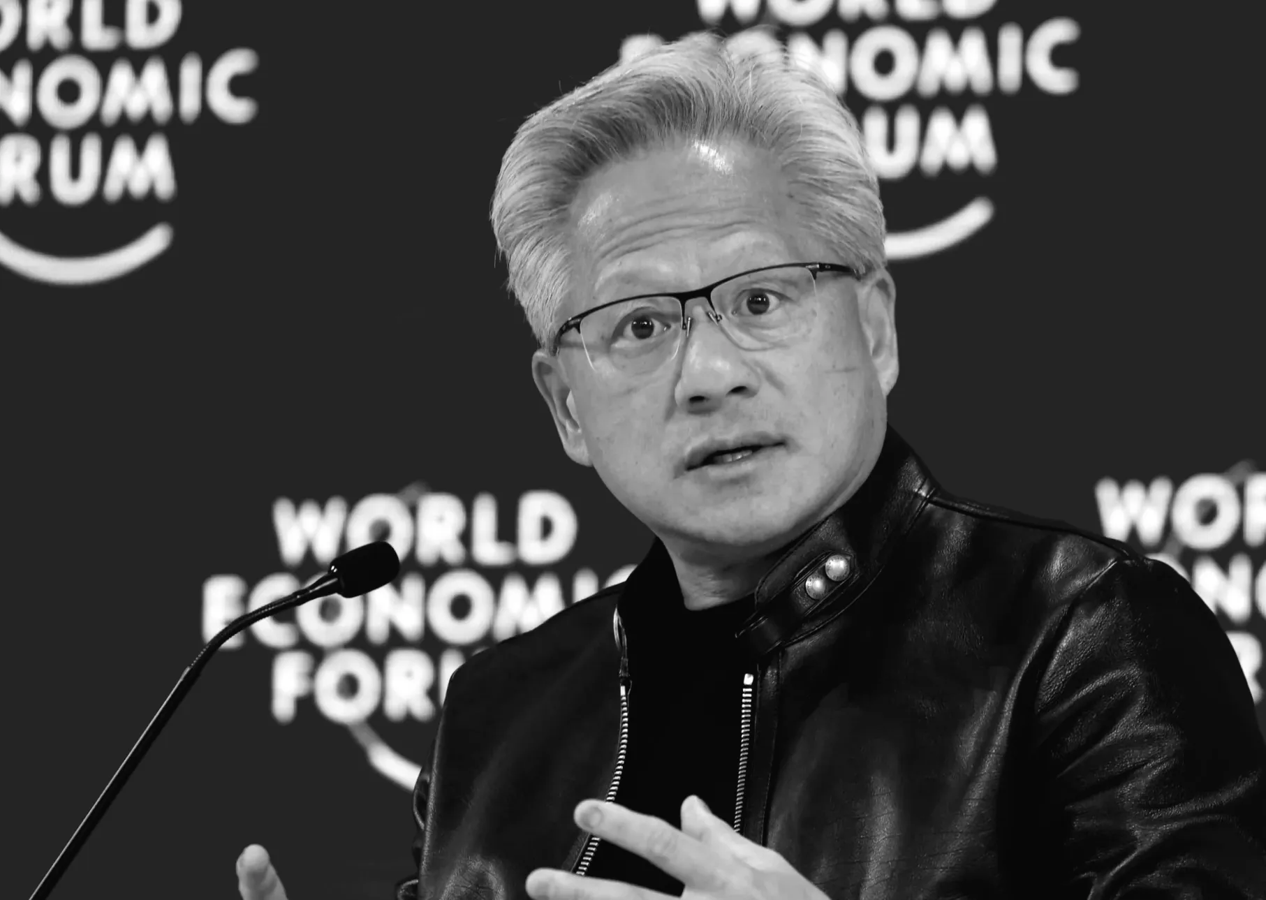 Директор Nvidia Дженсен Хуанг каже, що незабаром з'явиться багато робочих місць на шести знаках у будівництві через центри штучного інтелекту.