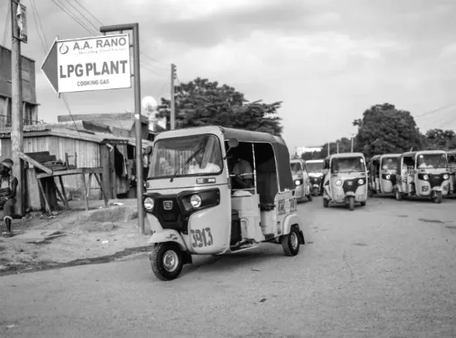 Консервативне нігерійське місто дозволяє жінкам керувати рікшами