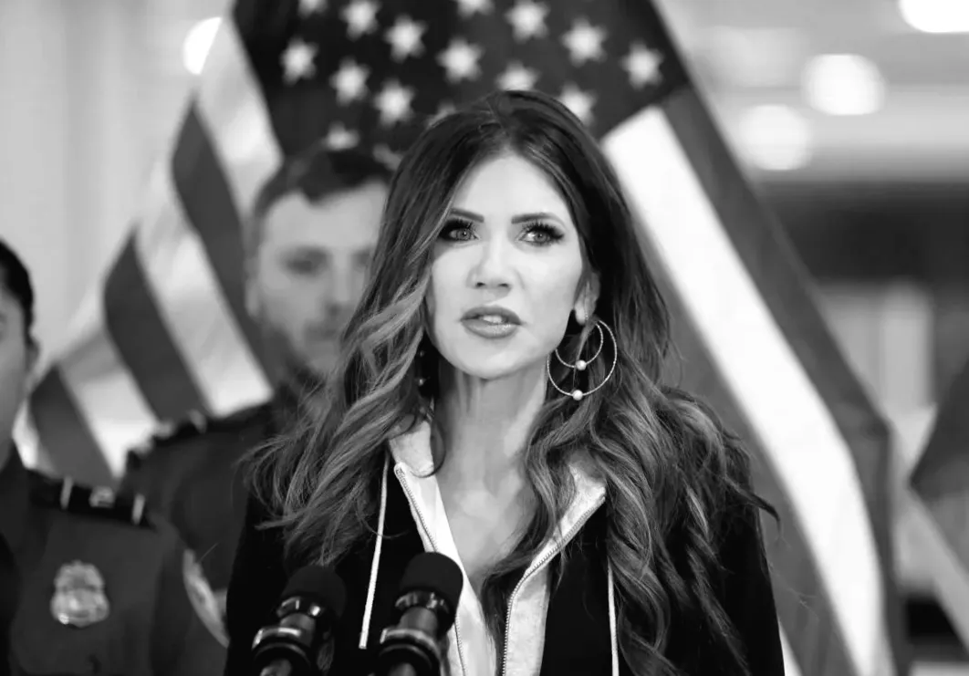 Деніел Дейл з CNN розкритикував адміністрацію Трампа за "потік запалюючих заяв" у факт-чеку стрілянини в Алекс Претті.