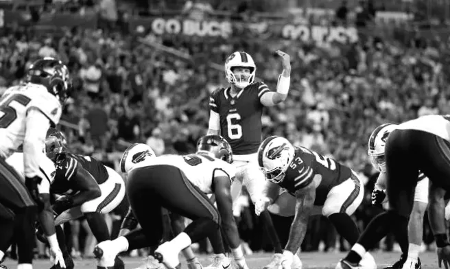 Команда Bills підписала колишнього квотербека на повернення до Баффало.