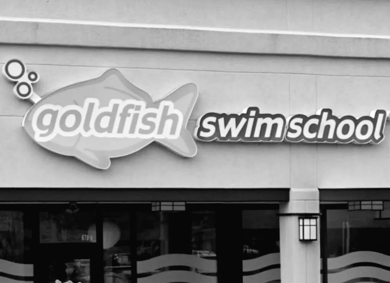 5 людей госпіталізовано після викиду речовини на підміському басейні в Іллінойсі