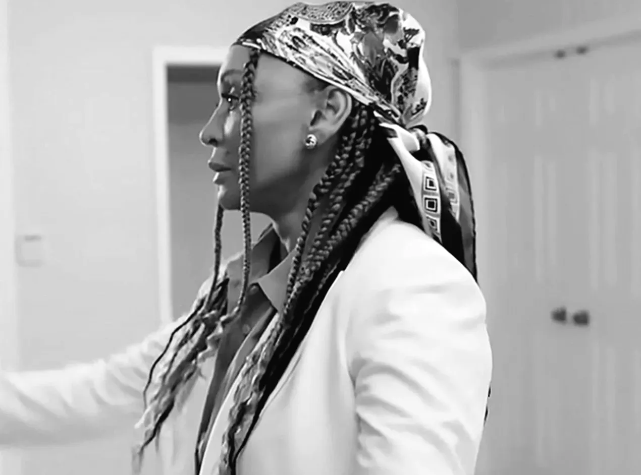 Зірка "RHOP" Карен Хьюґер пояснює особливий зміст зачіски "тюремні коси": "Мені здалося, це так красиво"