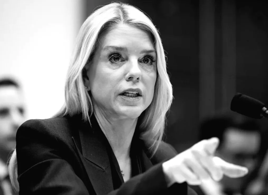 Нові докази руйнують твереження Пам Бонді про Трампа та Епштейна