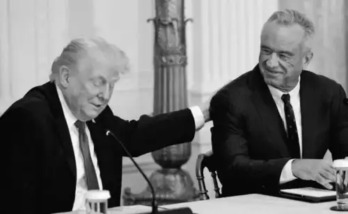 Дональд Трамп та РФК молодші отримали фігурки в новому відео