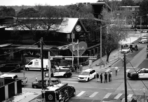 Поліція Остіна оприлюднила дзвінки 911 та відео з масового вбивства, розслідуючи можливий терористичний зв'язок