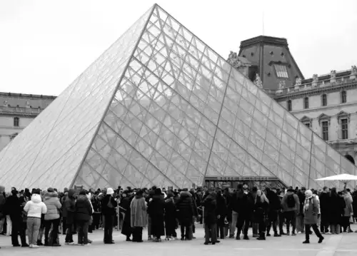 Офіційний представник Лувру: шахрайство у великих музеях неуникне. Франція розслідує схему на мільйони євро.