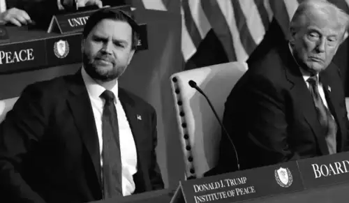 Реакція JD Vance на зростання рівня недовіри до Дональда Трампа