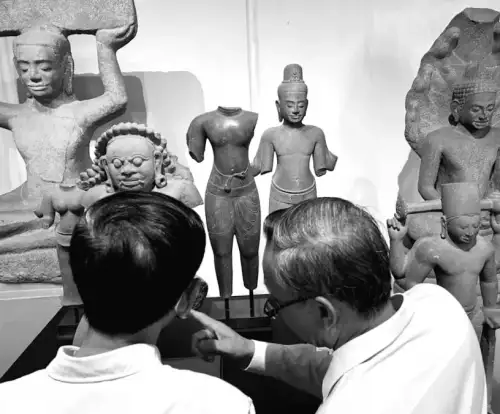 В Камбоджі повертають столітні артефакти, викрадені унікальною контрабандною групою