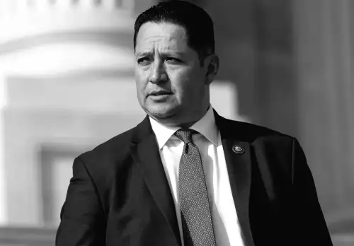 Репрезентант Тоні Гонзалес не буде балотуватися на повторний вибори після зізнання у статевих відносинах зі співробітницею, яка пізніше покінчила життя самогубством.