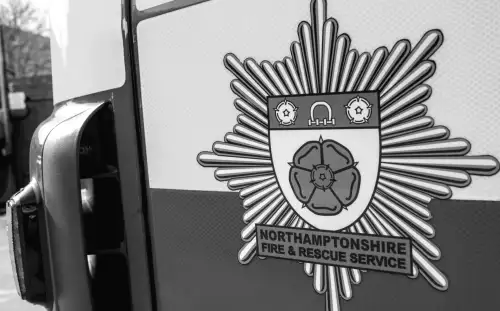 Попередження про перекриття доріг після пожежі в будинку