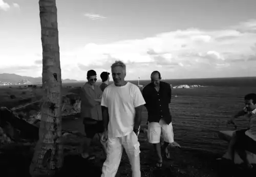 DOJ видає жалюгідне виправдання за видалення фото Лютніка і Епштейна.