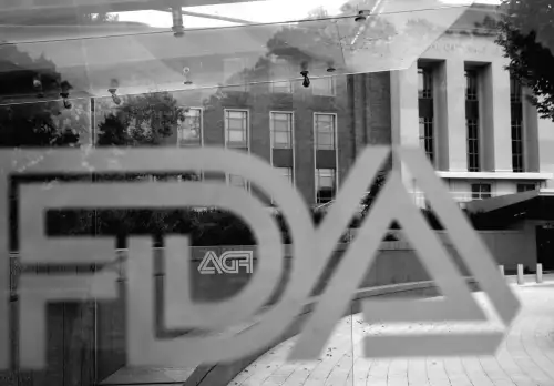 FDA взяла в руки ініціативу під час вибуху критики за останні рішення щодо ліків