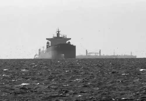 Іран вклав десятки мін у протоку Хормуз, стверджують джерела