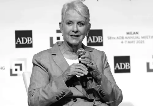 Кінді Маккейн: "Моя здоров'я ще не відновилося" для продовження роботи у Світовій програмі харчування 4 місяці після інсульту.