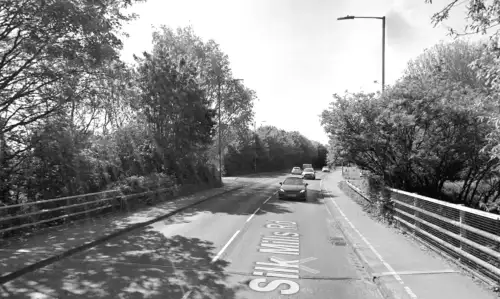 Водій у лікарні після перекидання вантажівки