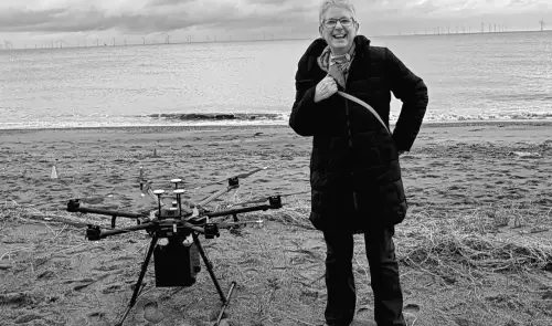 Дроном розкидала прах чоловіка