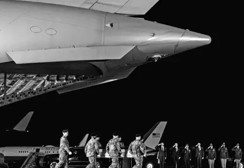 Достойним транспортом привезли додому 7-ого військовослужбовця, загинулого у війні в Ірані.